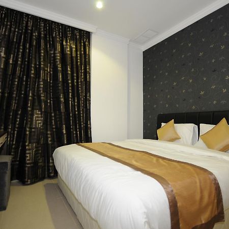 Al Muhanna Plaza Luxury Apartments 쿠웨이트 외부 사진