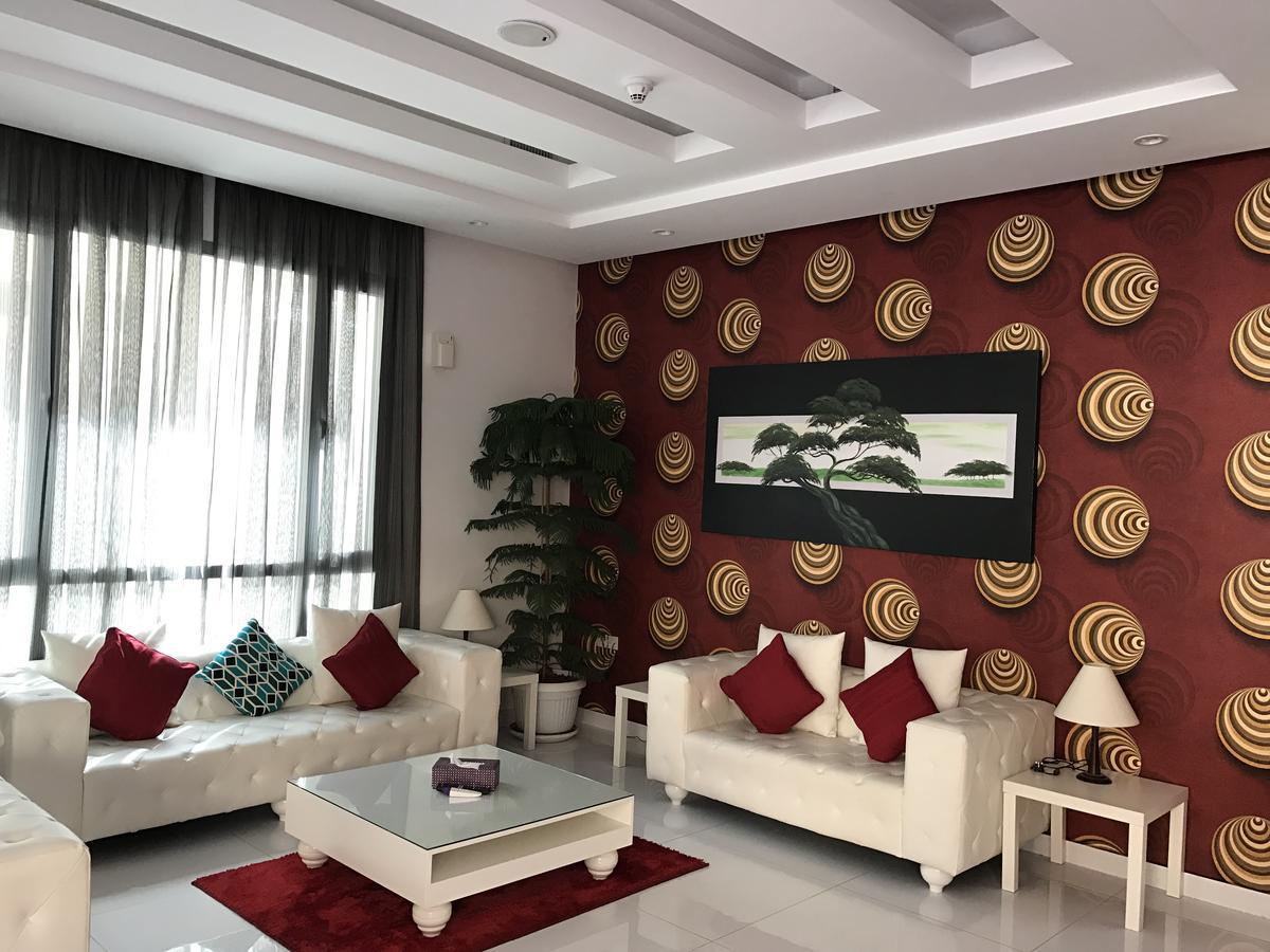 Al Muhanna Plaza Luxury Apartments 쿠웨이트 외부 사진