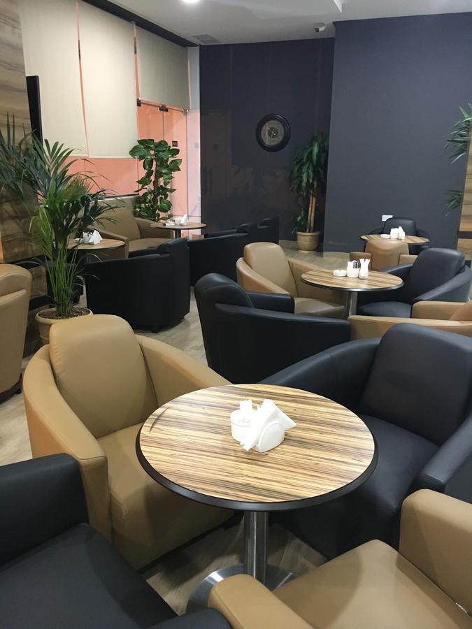 Al Muhanna Plaza Luxury Apartments 쿠웨이트 외부 사진