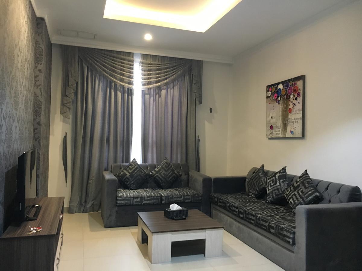 Al Muhanna Plaza Luxury Apartments 쿠웨이트 외부 사진