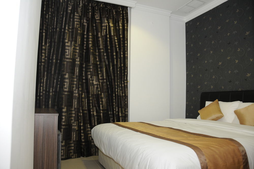 Al Muhanna Plaza Luxury Apartments 쿠웨이트 외부 사진